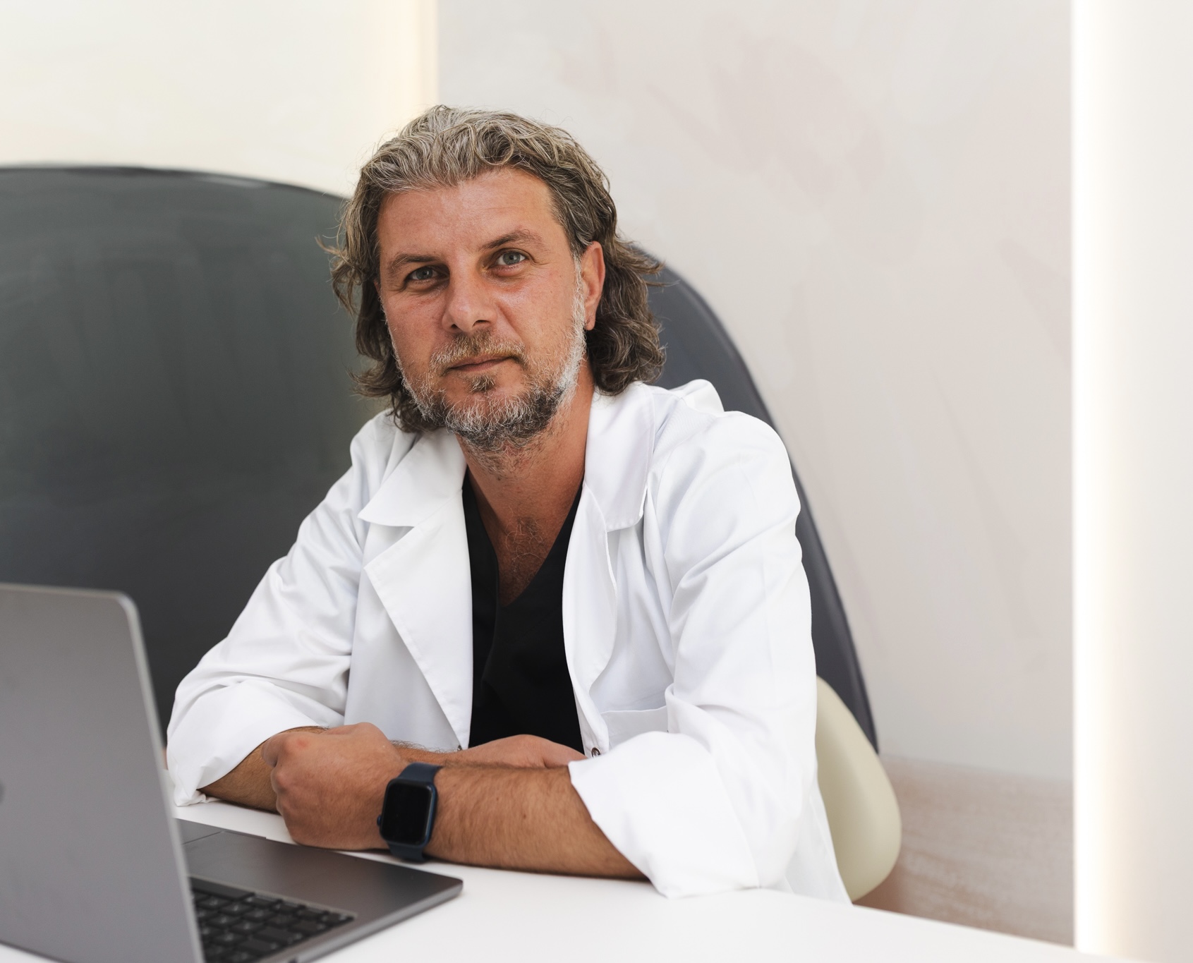 Dr. Codrin-Constantin Grozavu Dr. Codrin-Constantin Grozavu